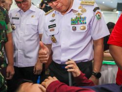 Gubernur  Sultra Tinjau Sunatan  260 Anak Gratis