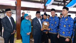 Bupati Burhanuddin Serahkan SK 77 ASN Bombana