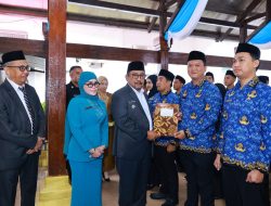 Bupati Burhanuddin Serahkan SK 77 ASN Bombana