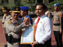 Kapolda Sultra Berikan Penghargaan Kepada 128 Personil Berprestasi